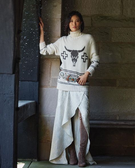 Ralph Lauren on Instagram: “A timeless code of winter luxury: evening skirts and classic sweaters. Featuring #RalphLauren’s steer-head motif, the Steer-Head Cashmere…” Ralph Lauren Style Women, Classic Sweaters, Ralph Lauren Store, Steer Head, Ralph Lauren Fall, Ruffle Maxi Skirt, Evening Skirts, Fall Maternity, Cowgirl Chic