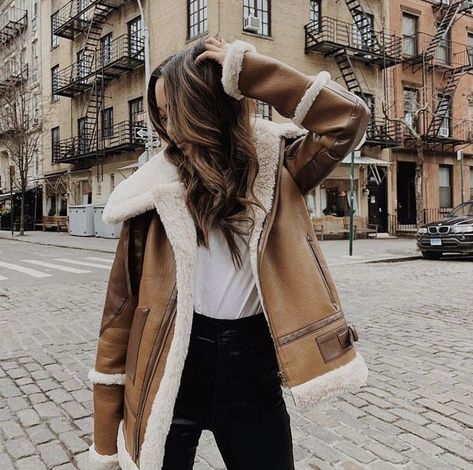 Winter Hijab, Trendy Outfits 2020, Celebrities Leather Jacket, Aviator Jacket, Winter Outfits Cold, Eve Outfit, Aviator Jackets, New Years Eve Outfits, Jacket Outfit