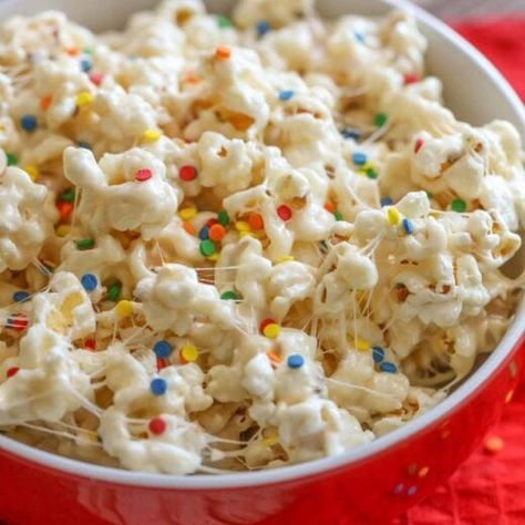 Birthday Cake Popcorn Recipe - Lil' Luna Cake Batter Popcorn, Lemon Lasagna, Cake Popcorn, Birthday Cake Popcorn, Marshmallow Popcorn, Popcorn Cake, Popcorn Mix, Whiskey Cake, Popcorn Balls