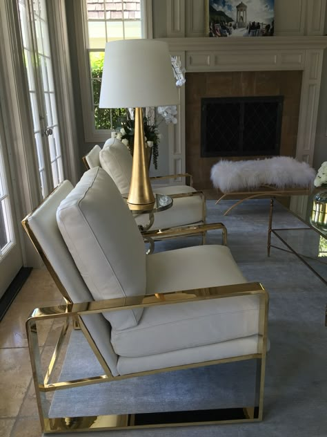 White Leather Chair Living Room, Green Sofa Living, Iron Furniture Design, Elegant Bedroom Decor, Metal Sofa, Gold Furniture, Luxury Furniture Living Room, Metal Furniture Design, Sofa Set Designs