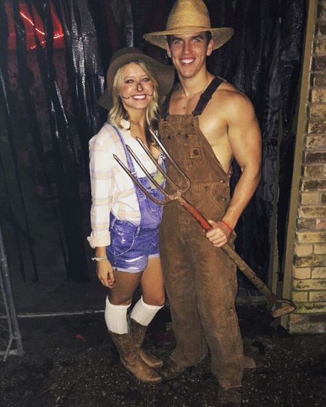 Scarecrow and her farmer! Scarecrow And Farmer Costume, Farmer Costume Mens, Scarecrow Costume Men, Cute Scarecrow Costume, Farmer Halloween Costume, Scarecrow Outfits, Farmer Halloween, Farmer Costume, Halloween Costume Ideas 2023