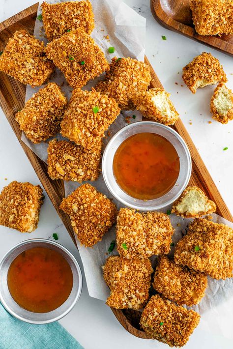 Tofu Nuggets Baked, Tofu Nuggets Recipes, Baked Tofu Crispy, Crispy Tofu Recipes, Tofu Chicken Nuggets, Frozen Tofu, Firm Tofu Recipes, Tofu Bites, Crispy Baked Tofu