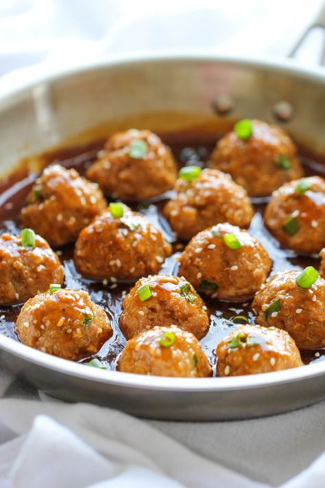 Make your taste buds and your waistline happy with these lightened up meatballs. Quinoa and lean ground turkey replace ground beef to make these tender bites a healthy option for dinner or as an appetizer.  Get the recipe at Damn Delicious.   - Redbook.com Turkey Quinoa Meatballs, Quinoa Meatballs, Asian Quinoa, Quinoa Healthy, Light Dinner, Favorite Comfort Food, Quinoa Recipes, How To Cook Quinoa, Meatballs