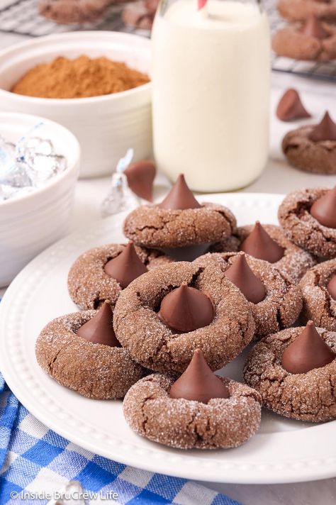 These Chocolate Blossom Cookies feature a soft, fudgy center and a crunchy sugar coating. You can top them with your favorite chocolate candies. They're a fun and easy dessert to make for the chocolate lover in your life. Chocolate Blossom Cookies, Chocolate Blossoms, Dessert To Make, Peanut Butter Blossom Cookies, Best Chocolate Desserts, Blossom Cookies, Chocolate Cookie Dough, Chocolate Candies, Hershey Kiss