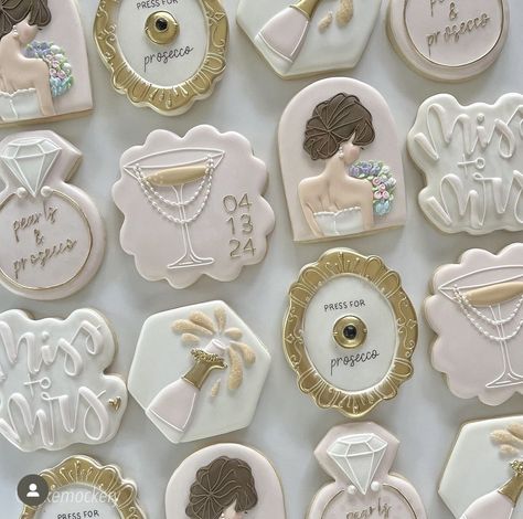 Pearl Themed Party, Pearls Wedding Theme, Bride Cookies, Pearl Bridal Shower, Wedding Shower Cookies, Bridal Cookies, Bridal Shower Inspo, Pearl Party, Wedding Shower Themes