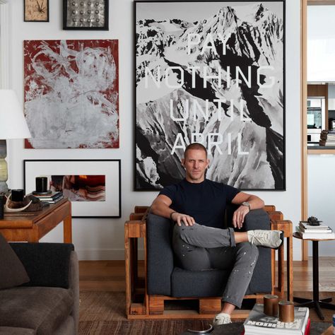 Interior designer Robert Stilin welcomes Cultured into his modern—yet warm—New York home, filled to the brim with a collection of eclectic artworks. Robert Stilin, Eclectic Artwork, New York Homes, Time Art, Custom Upholstery, Elegant Homes, Elle Decor, 인테리어 디자인, Interior Designer