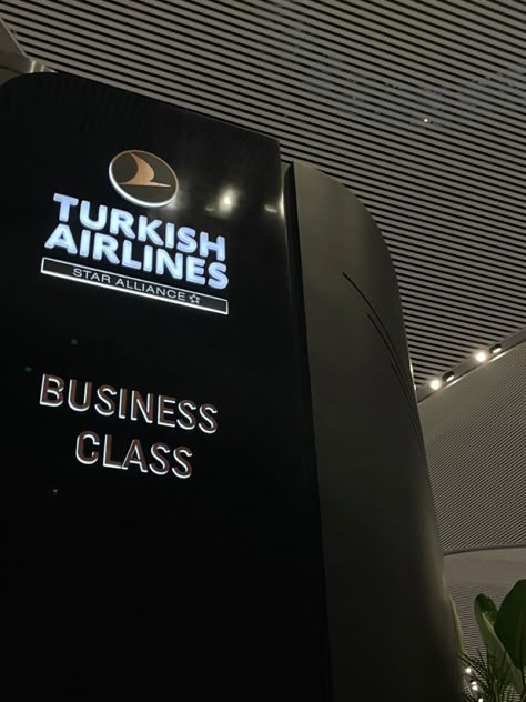 Business Class Turkish Airlines, Turkish Airlines Aesthetic, Turkish Airlines Fake Story, Turkey Airport, Turkish Airport, Turkey Aesthetic, Istanbul Turkey Photography, Istanbul Airport, Business Class Flight