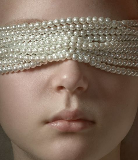 Eigengrau Aesthetic, Pearl Aesthetic, Edgy Bridal, Photography Terms, Pearls Photography, Blue Friday, Jewelry Editorial, Photographie Portrait Inspiration, White Balloons