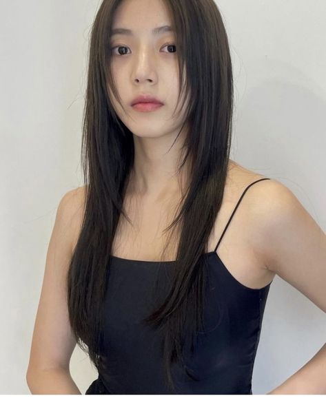 Long Straight Hairstyles, Korean Hairstyles, Korean Haircut, Korean Hair Color, Asian Haircut, Straight Hair Cuts, Haircuts For Medium Hair, Haircuts Straight Hair, Long Hair With Bangs