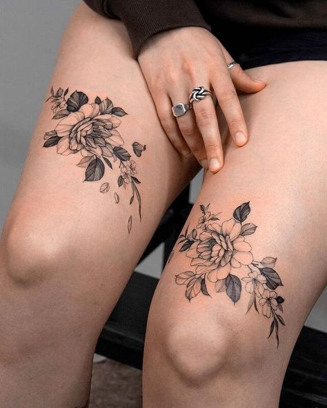 Side Leg Tattoo, Thigh Tattoos For Women, Bleach Tattoo, Thigh Tattoo Designs, Cool Wrist Tattoos, Creative Tattoo, One Piece Tattoos, Floral Tattoo Sleeve, Thigh Tattoos