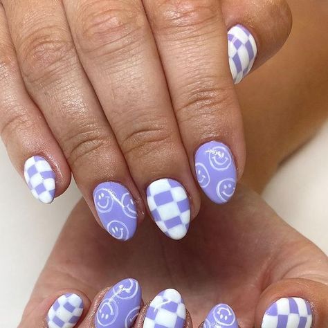 Purple Nails Checkered, Fun Nail Designs Purple, Purple Retro Nails, Pink And Blue Checkered Nails, Purple And White Checkered Nails, Retro Gel Nails, Lavender Checkered Nails, Purple Fun Nails, Easy Checkered Nails