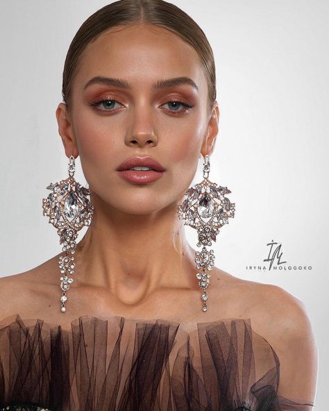 IRYNA MOLOGOKO COUTURE Exclusive design limited edition. Made EXCLUSIVELY made to ORDER. All handcrafted in Reston, VA, USA. Introducing our newest addition to the collection - the STATEMENT Chandelier Long EXTRA LARGE Earrings on a hook wire or post, perfect for beauty pageants, red carpet events or any occasion where you want to make a statement. The earrings feature a stunning chandelier design with multiple GLASS crystals cascading down. The luxurious look create a beautiful movement ... Chandelier Long, Statement Chandelier, Date Night Fashion, Statement Chandeliers, Art Jewelry Design, Jewelry Design Drawing, Kids Couture, Gold Statement Earrings, Corsets And Bustiers