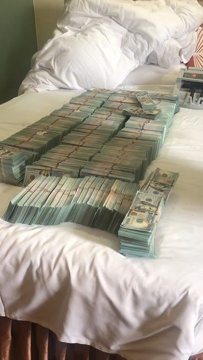 Million Dollars Cash, Danish Image, Accomplishing Goals, 2 Million Dollars, Money Stacks, Cash Money, Quick Money, Money Goals, Million Dollars