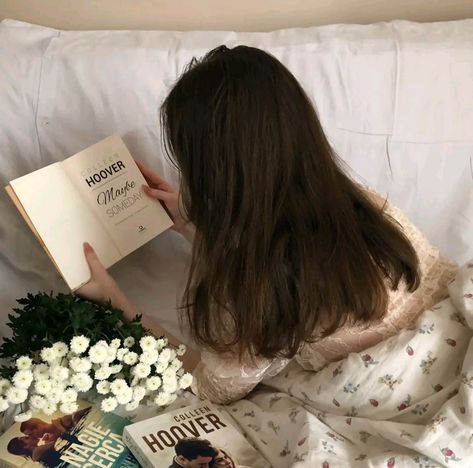 Reading In Bed Aesthetic, Love Confession Aesthetic, In Bed Aesthetic, Holidays Aesthetic, Reading Books Aesthetic, Angel Workout, Bed Aesthetic, Hoover Books, Brunette Aesthetic