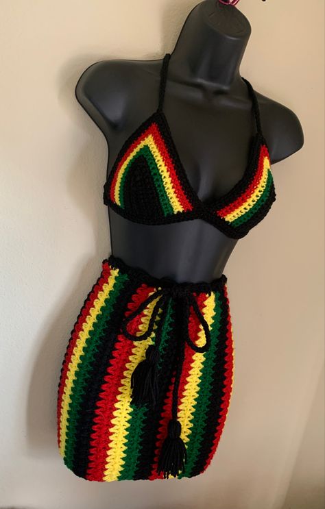 Jamaica Crochet Top, Rasta Cake, Modest Chic Outfits, Jamaica Crochet Bathing Suit, Rasta Crochet Outfit, Rasta Dress, Rasta Hats Crochet, Rasta Crochet, Crochet Fits