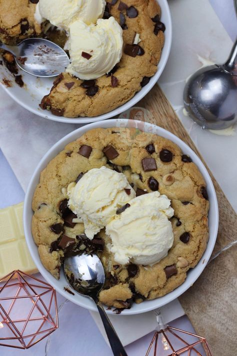 Individual Chocolate Chip Cookie Dough Desserts! - Jane's Patisserie Cookie Dough Desserts, Desserts With Chocolate Chips, Stuffed Crust, Janes Patisserie, Mug Cakes, Cookie Dough Recipes, Dessert Shop, Köstliche Desserts, Quick Desserts