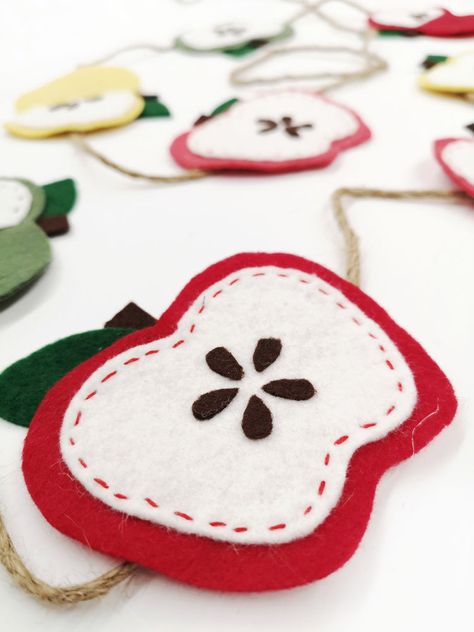 Felt Apple Garland, Apple Garland Diy, Felt Garland Fall, Fall Felt Garland Diy, Crafts With Apples, Felt Fall Garland, Felt Garland Diy, Teepee Diy, Diy Fall Garland