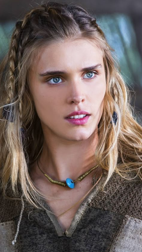 Gaia Weiss [irtr] | #fashion #outfit #beautiful #pretty Gaia Weiss, Viking Pictures, Vikings Lagertha, Viking Wallpaper, Ragnar Lothbrok Vikings, Vikings Season, Viking Series, Viking Braids, Vikings Tv Series