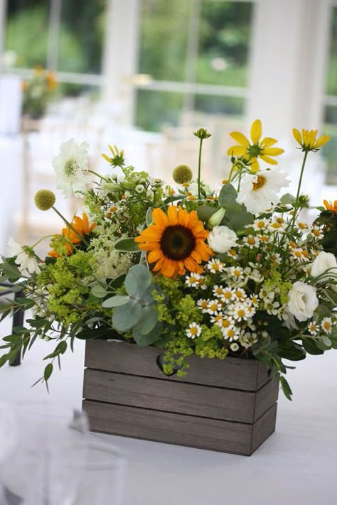 Sunflower Wedding Table, Sunflower Table Centerpieces, Sunflower Wedding Centerpieces, Wedding Table Centrepiece, Sunflower Wedding Decorations, Sunflower Centerpieces, Sunflower Party, Sunflower Arrangements, Sunflower Themed Wedding