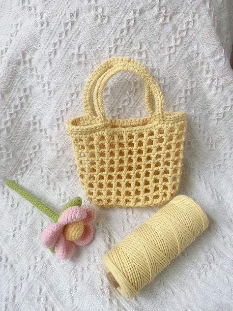 Crochet Yellow, 100 Crochet Stitches, Handbag Sewing Patterns, Crochet Case, Pretty Crochet, Crochet Fairy, Crochet Bedspread Pattern, Beginner Crochet Tutorial, Crochet Keychain Pattern