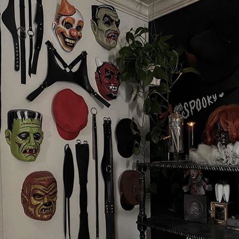 @thedyerghoulhouse 🖤🎃 • • #goth #gothic #gothgoth #gothhomedecor #gothhomedecorating #gothaesthetic #gothdecor #gothicdecor #gothichome… Maximalist Bathroom Decor, Horror Bedroom, Goth Apartment, Horror Room, Gothic Room, Halloween Bedroom, Casa Halloween, Horror Decor, Dark Home Decor