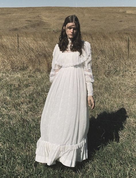 The Romanticism Of Being Southern Gothic Woman, Appalachian Gothic Fashion, Southern Gothic Dress, Cultcore Aesthetic, Ethel Cain Aesthetic Outfits, Gibson Girl Aesthetic, Appalachian Gothic, Southern Gothic Fashion, Preachers Daughter