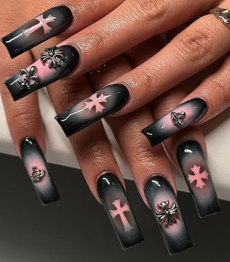 30 Trendy Airbrush Nails to Inspire You Paznokcie Hello Kitty, Punk Nails, Airbrush Nails, Goth Nails, Grunge Nails, Dope Nail Designs, Y2k Nails, Really Cute Nails, Unique Acrylic Nails