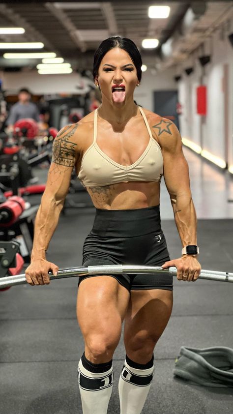 Patricia Alamo Buff Women, Fitness Motivation Pictures, Body Motivation, Back And Biceps, Fitness Models Female, Muscle Girls, Action Poses, Fit Chicks, Muscle Women