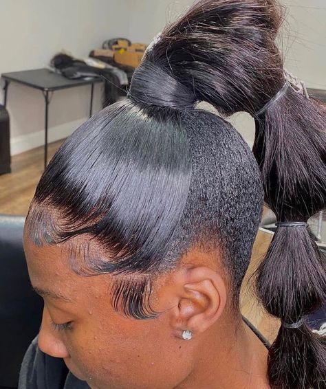 Frontal ponytail 🥰 Who wants to try slide 2? Sidenote: Ontario people are really enjoying o. No snow here yet is still bamboozling. Again, Alberta could never 😩 Frontal Ponytail, Ontario, Natural Hair, Natural Hair Styles, Hair, Quick Saves