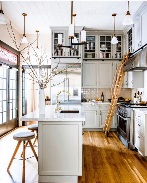 Industrial Farmhouse Kitchen, Model Dapur, Beautiful Kitchen Designs, Classic Kitchen, Victorian House, Apartment Kitchen, The Ceiling, White Cabinets, Interior Design Firms