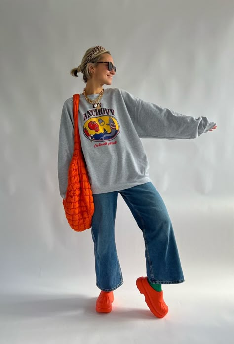 Bright Boho Outfit, Outfit Inspo Aesthetic Casual, Minimalism Style Outfits, Summer To Fall Transition Outfits Casual, Orange And White Outfits, Long Sleeve Graphic Tees Outfit, Yosemite Outfit, Orange Shoes Outfit, Cute And Cozy Outfits