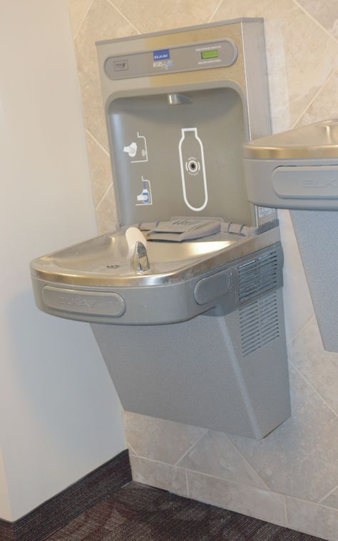 The water fountains in the hallway of the new buildings. Has an easy way to fill up a water bottle and grab a drink! Drinking Fountain In House, School Water Fountain, Drinking Water Fountain, Home Fountain, Vertical Garden Design, Fountain Drink, Water Station, School Hallways, House Essentials