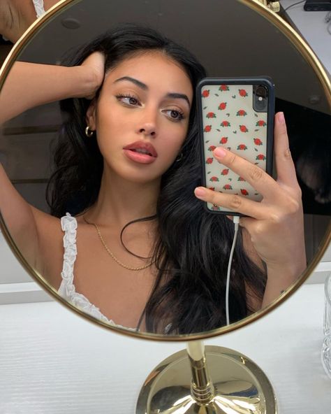 Cindy Kimberly Instagram, Face Mirror, Mirror Selfie Poses, Selfie Poses Instagram, Cindy Kimberly, Mirror Pic, Instagram Photo Inspiration, Instagram Inspo, Insta Photo Ideas