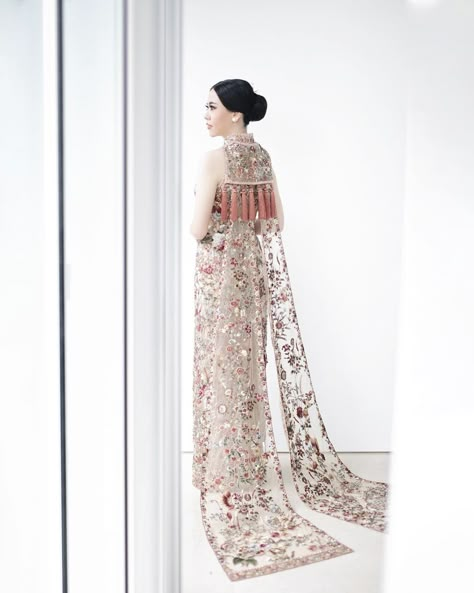 Stella Lunardy, Wedding Dress Over 40, Sangjit Dress, Stella Dress, Chinese Style Dress, Eve Dresses, Stunning Wedding Dresses, Engagement Dresses, فستان سهرة