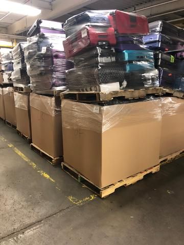 Kohl's Luggage Pallets Liquidation Pallets, Amazon Wholesale, Wholesale Pallets, Overstock Furniture, Pallets For Sale, Dumpster Diving, Wholesale Business, Creek Bed, Home Furnishing Stores