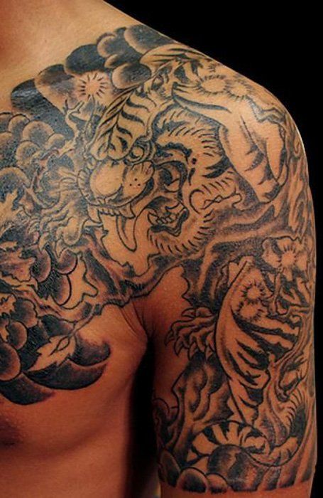 Tiger Tattoo Black Ink Sleeve, Shoulder Tattoos For Men, Upper Shoulder Tattoo, Shoulder Sleeve Tattoos, Shoulder Tats, Blade Tattoo, Morgan Elizabeth, Cool Shoulder Tattoos, Shoulder Blade Tattoo