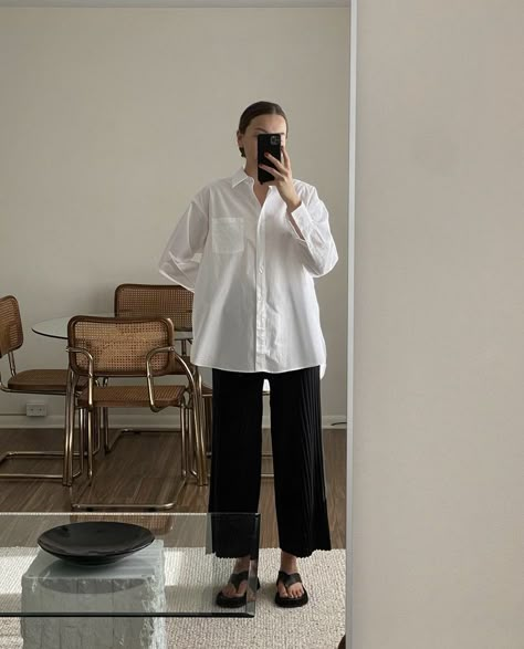 Hospital Job Outfit, Loose Dress Shirt Outfit, White Bottom Down Shirt Outfit, Minimalist Spring Fashion, Cool Summer Work Outfits, Creative Office Outfit, Indie Work Outfit, Midsize Minimalist Fashion, White Dress Shirt Outfit Woman