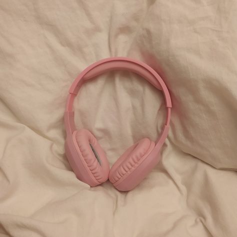 Headphones Pink Aesthetic, Pink Headphones Aesthetic, Pink Headphones, Head Phone, Personal Belongings, Bluetooth Headphones, Book Aesthetic, Pink Aesthetic, Pink Heart