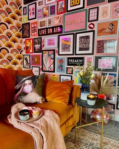 Ikea Maximalist, Maximalist Sitting Room, Sofa Cake, Maximalist Office, Colourful Apartment, Colourful Eclectic, Cool Homes, Colourful Homes, Cake And Coffee