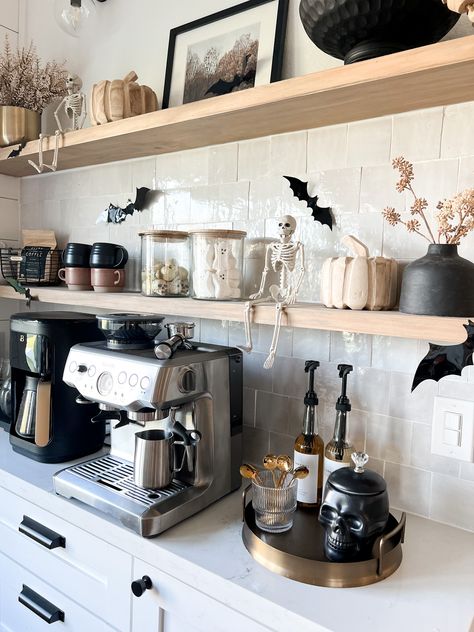 Espresso Decor Ideas, Home Barista Station, Espresso Bar Aesthetic, Breville Coffee Station, Coffee Bar Espresso Machine, Espresso Set Up, Espresso Station, Espresso Bar Ideas, Expresso Machine Aesthetic