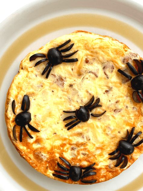 Witch Brunch Food Ideas, Halloween Quiche Recipes, Halloween Brunch Ideas For Kids, Halloween Brunch Ideas For Adults, Halloween Quiche, Spooky Brunch Ideas, Halloween Brunch Ideas, Olive Spiders, Witches Brunch