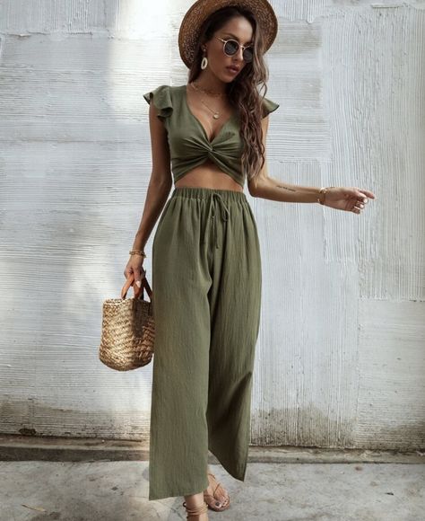 Top With Pants, Summer Holiday Outfits, Boho Summer Outfits, Europe Outfits, Twist Style, Twist Top, Mode Casual, Top Pants Set, Co Ords