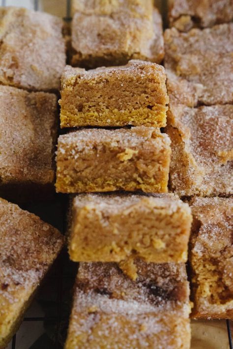 Pumpkin Blondes, Date Pumpkin Recipes, Pumpkin Spice Baked Goods, Cake Mix Blondies, Pumpkin Snickerdoodle Bars, Snickerdoodle Pumpkin Cookie Bars, Best Pumpkin Bars, Pumpkin Brownie Recipes, Fall Blondies