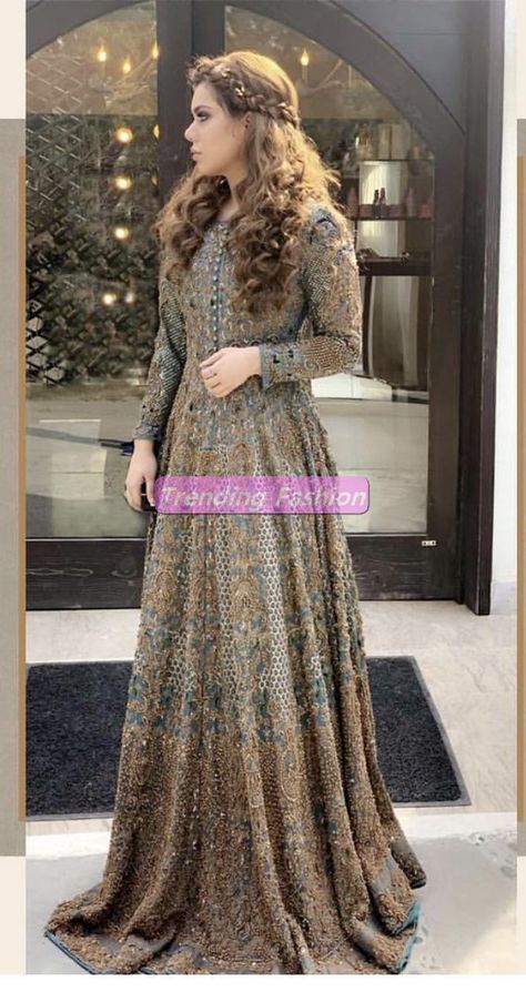 New Collection of Maxi Designs Available on 30% Discount For More Designs Click Here https://youtu.be/qVuoRkWVCSg Red Dress Design, Designer Dresses Elegant, Shadi Dresses, Asian Bridal Dresses, Bridal Dresses Pakistan, Pakistani Fancy Dresses, Beautiful Pakistani Dresses, Bridal Dress Fashion, Pakistani Bridal Dresses