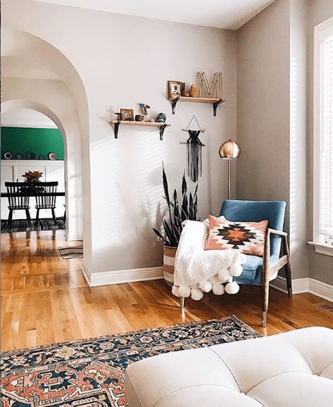 How to Brand your Airbnb on Instagram as Eye Candy - Mamma Mode Therapy Interior Design, Interior Design Bloggers, Unmade Bed, Airbnb House, Airbnb Design, Feeling Inspired, Rental Decorating, Blogger Design, Airbnb Host