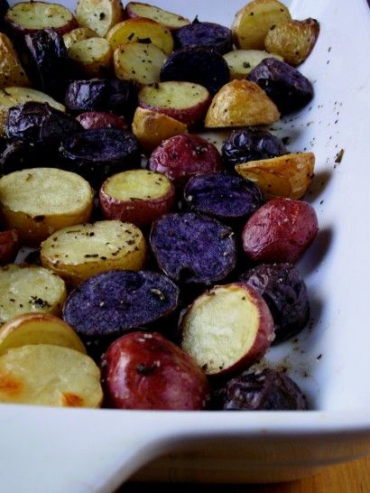 Roasted Gemstone Potatoes...now I just need to find the potatoes Gemstone Potatoes, Purple Potato Recipes, Potatoes In Oven, Purple Potatoes, Tasty Kitchen, Potatoes Recipe, Favorite Side Dish, Healthy Side Dishes, Side Recipes