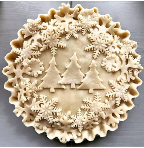 Christmas Pie Crust Designs, Christmas Pie Crust, Fancy Pies, Pie Decor, Creative Pie Crust, Decorative Baking, Pretty Pie Crust, Pie Inspiration, Fancy Pie Crust