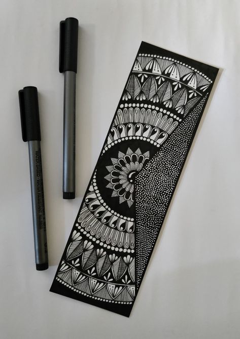 Abstract Bookmark Design, Mandala Art Bookmark With Quotes, Book Marks Mandala Art Easy, Book Mark Mandala Art, Bookmark Mandala Design, Mandala Bookmark Hand Drawn, Bookmarks Handmade Mandala, Pen Drawings On Skin, Bookmarks Doodle