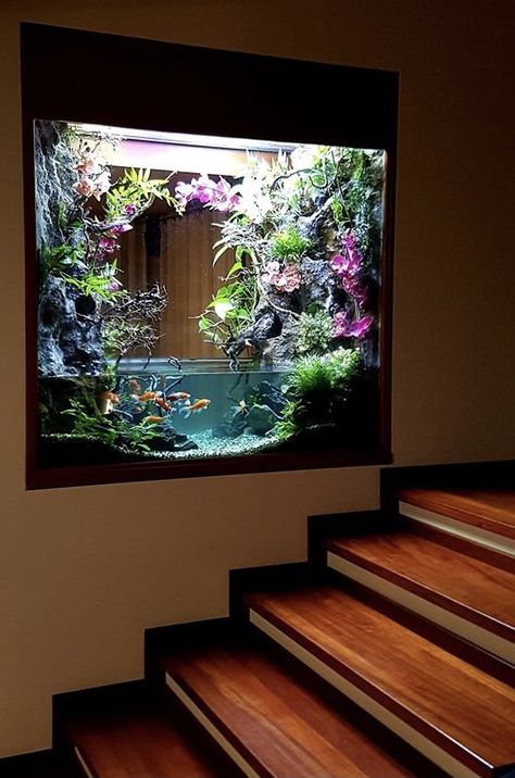 Aquarium Mural, Resin Aquarium, Wall Aquarium, Amazing Aquariums, Cool Fish Tanks, Fish Tank Design, Cool Fish, Home Aquarium, Stair Case