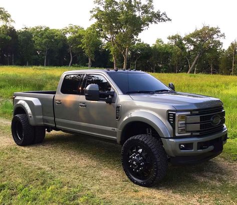 Ford Heavy Duty, Ford Super Duty Trucks, Diesel Trucks Ford, Ford Diesel, Ford Trucks F150, Dream Cars Bmw, Super Duty Trucks, Trucks Lifted Diesel, Dually Trucks